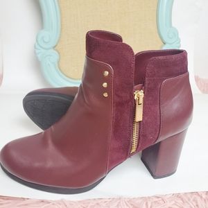 2/$15 Bella Vita burgundy II ankle boot size 9